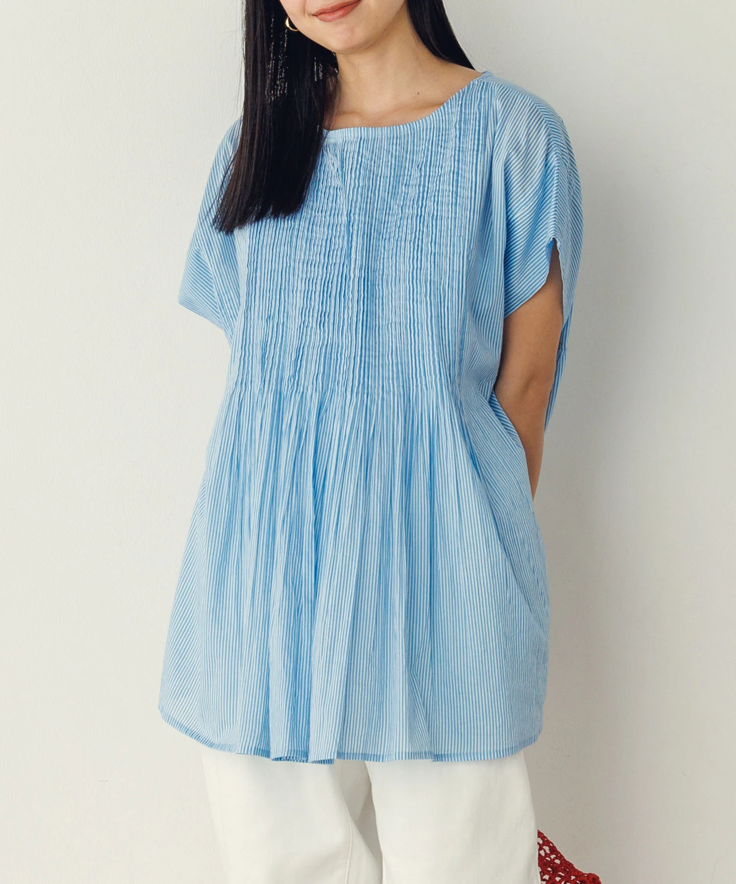 ピンタックブラウス