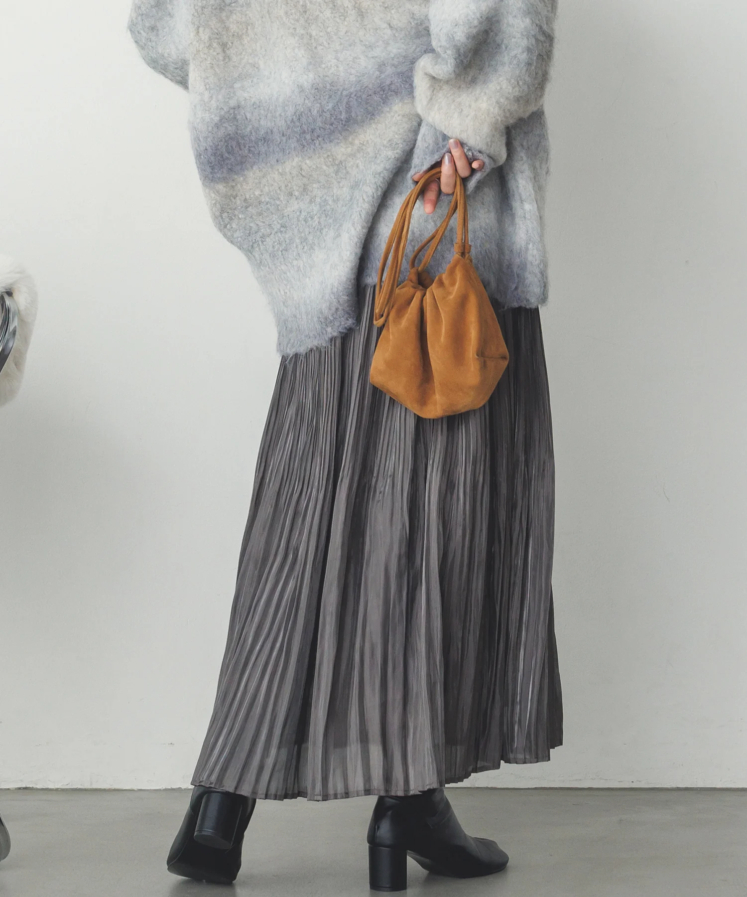 サテンランダムプリーツスカート