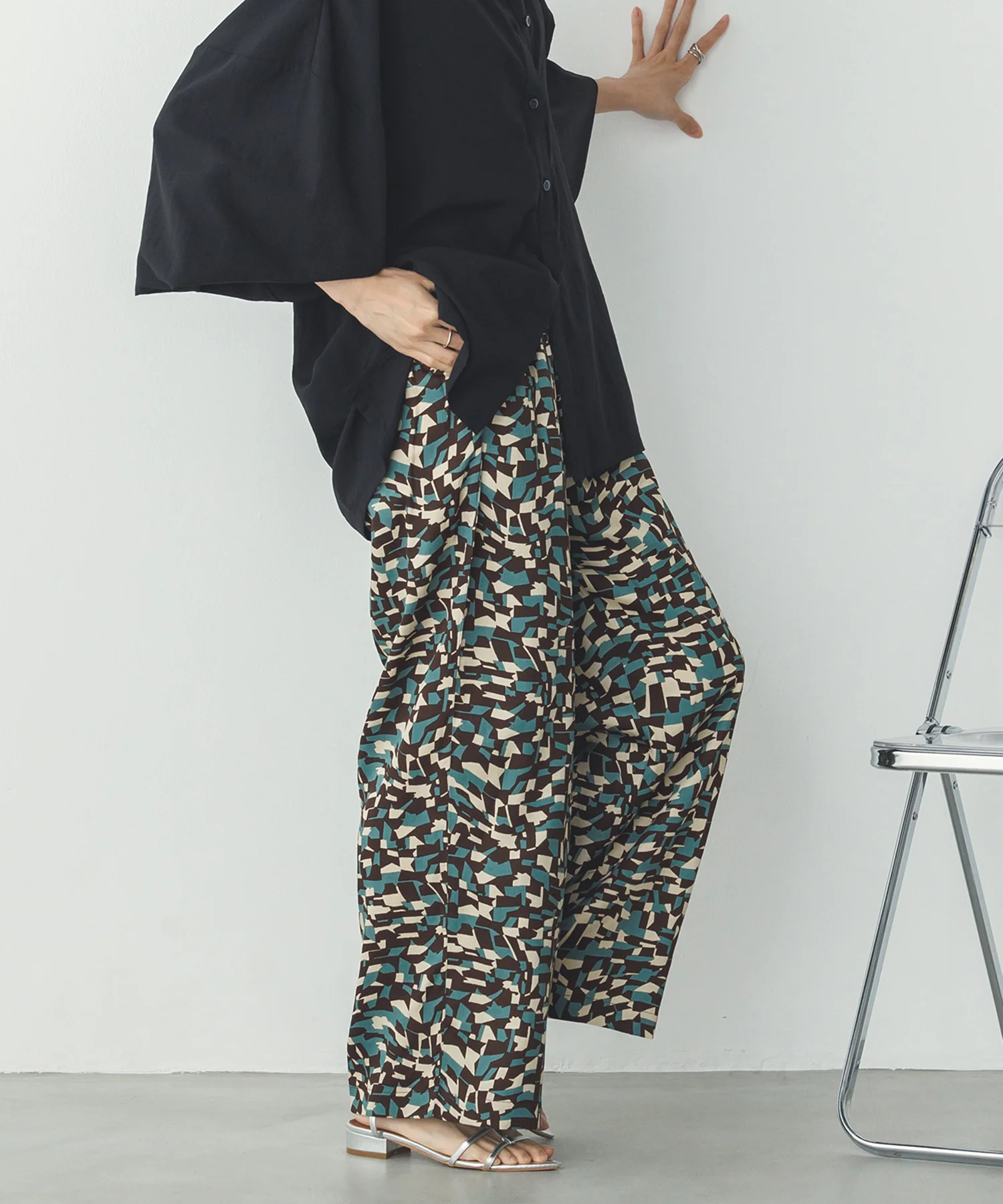 ジオメトリックプリント イージーパンツ