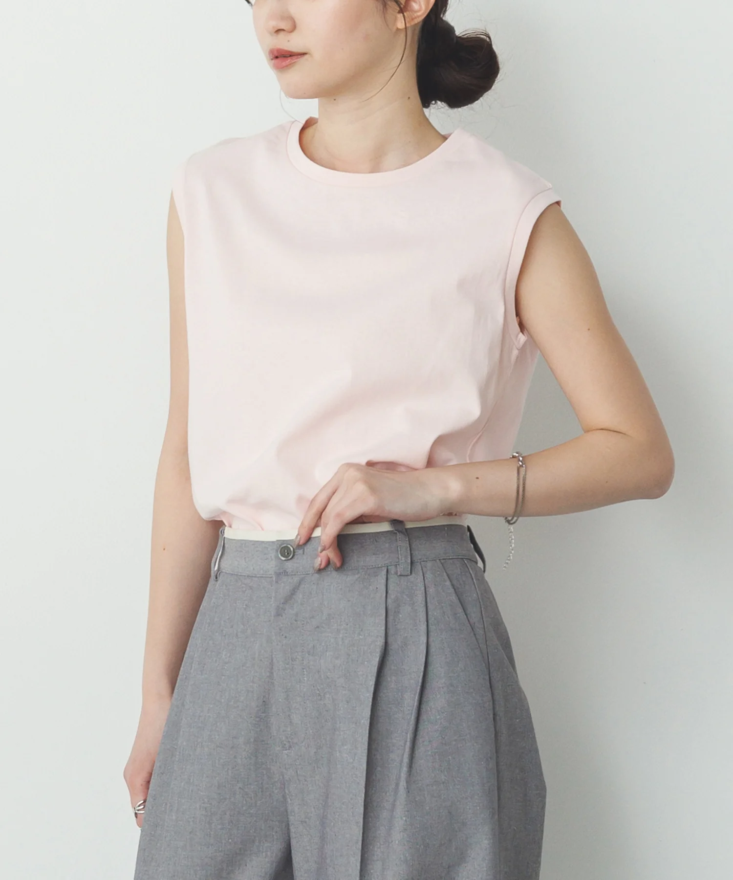 【新色追加】ベーシックノースリーブトップス