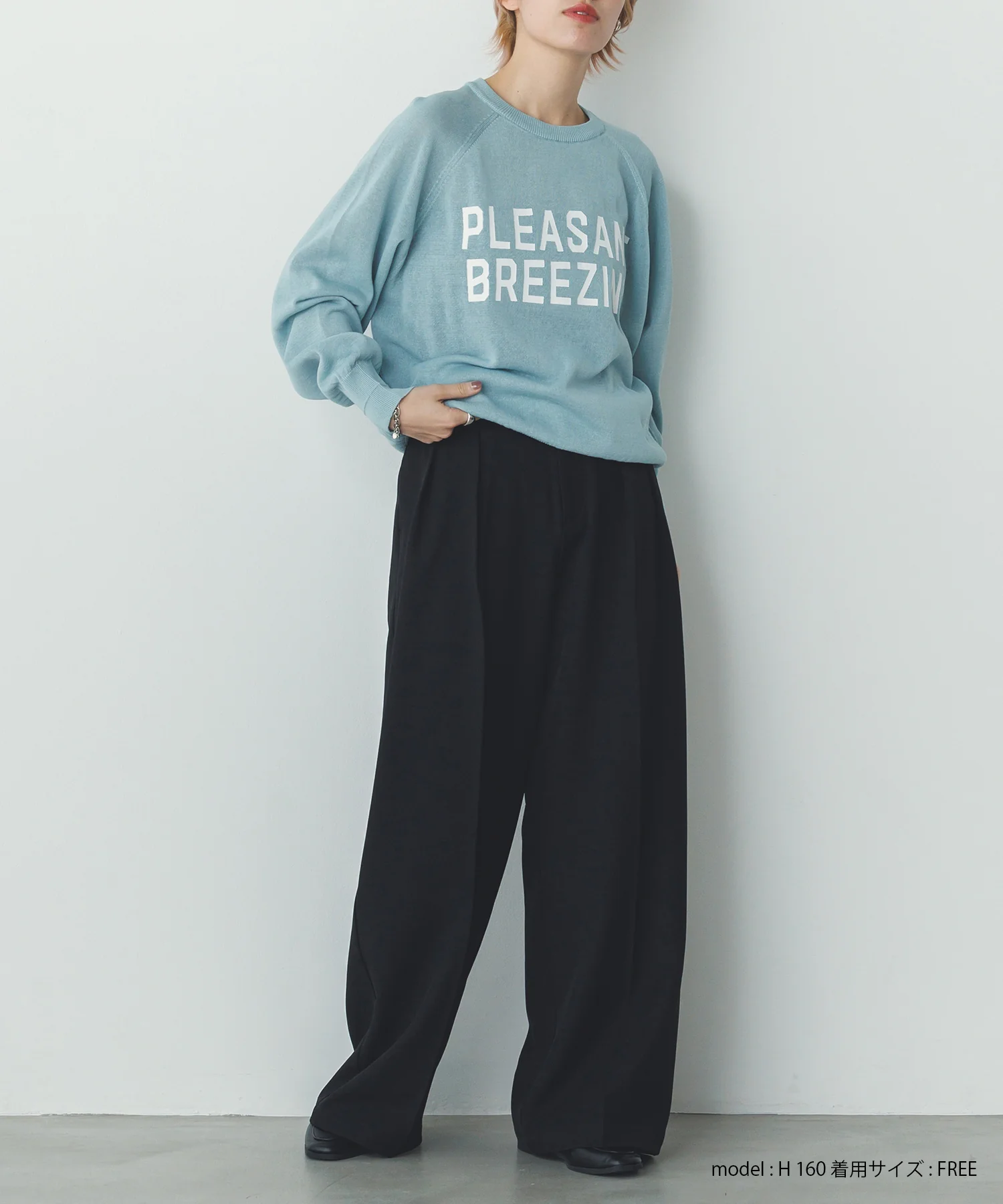 ペーパーライクシアー ロゴプリントニット