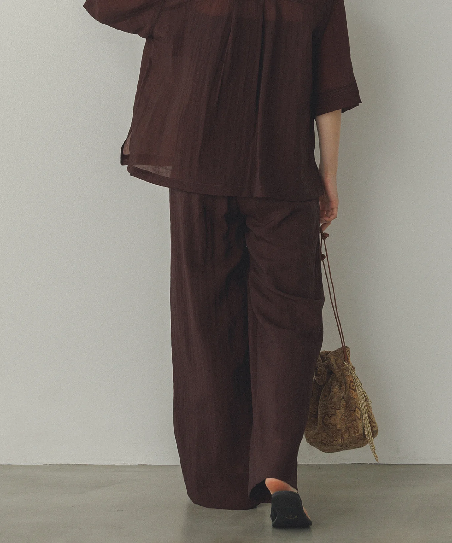 ツヤシアー ストレートパンツ