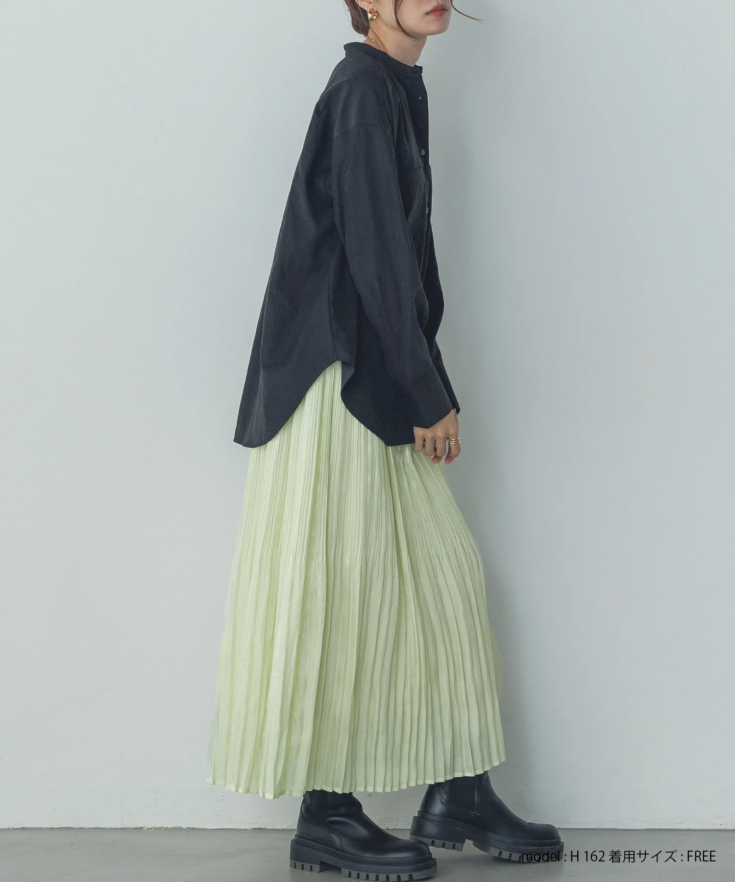 サテンランダムプリーツスカート