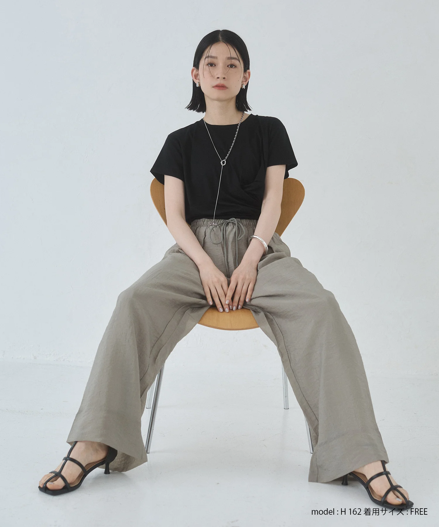 ツヤシアー ストレートパンツ