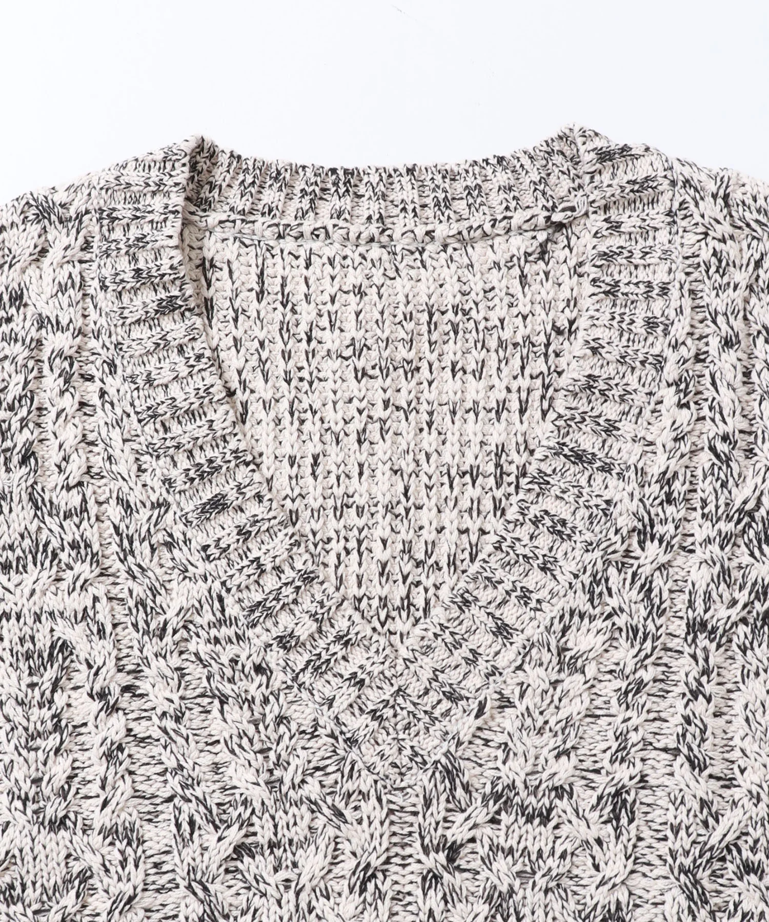 ケーブル編み ニットベスト