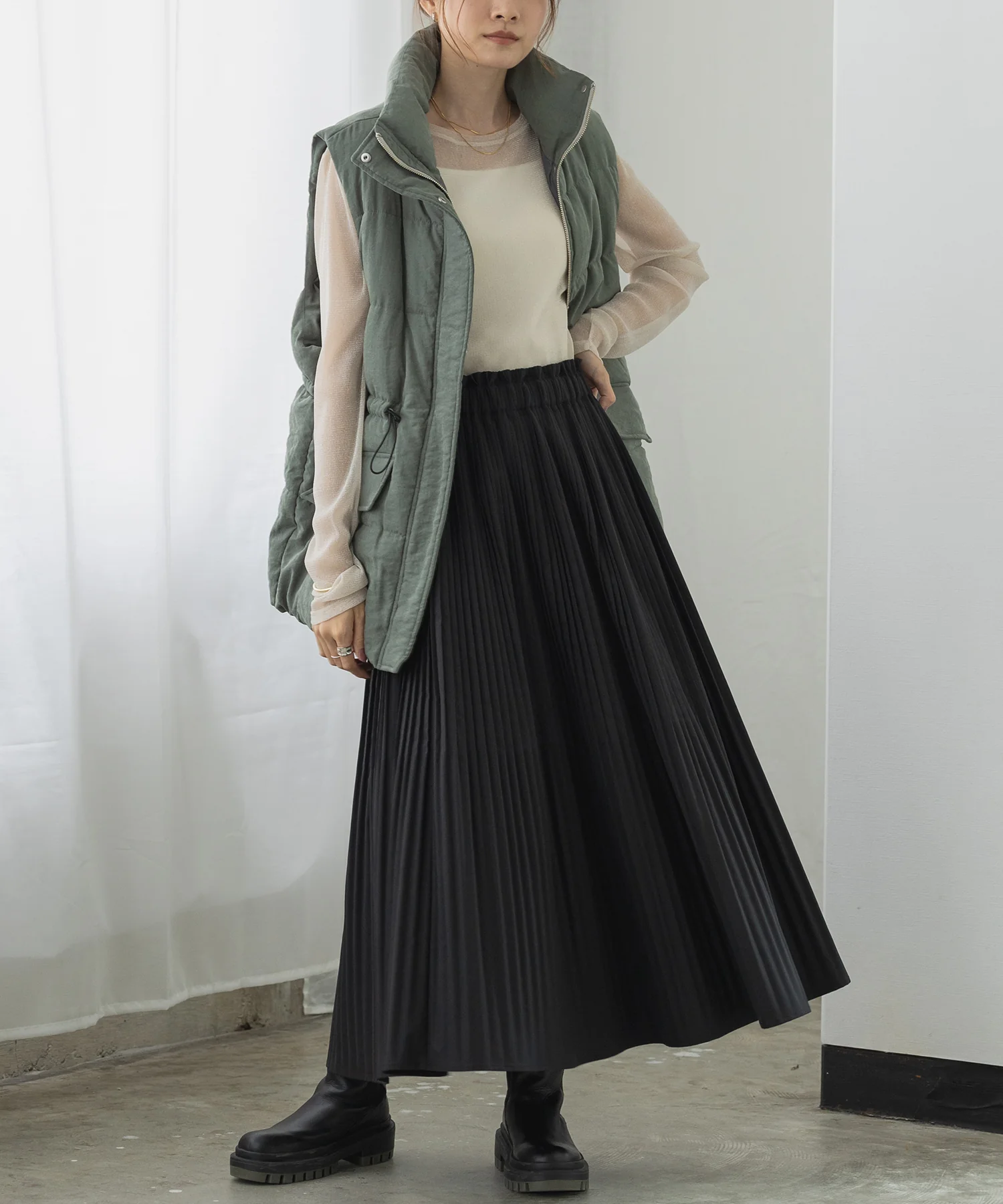 ウエストドロスト付き中綿ベスト