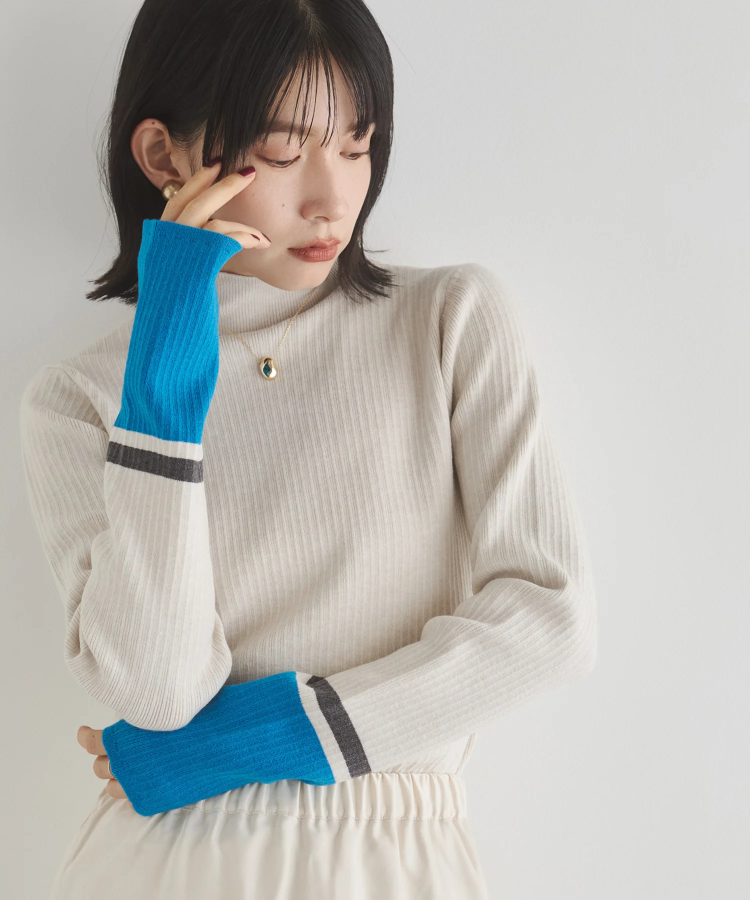 【静電気防止】やわもちヤーン 袖配色 ハイネックリブニット