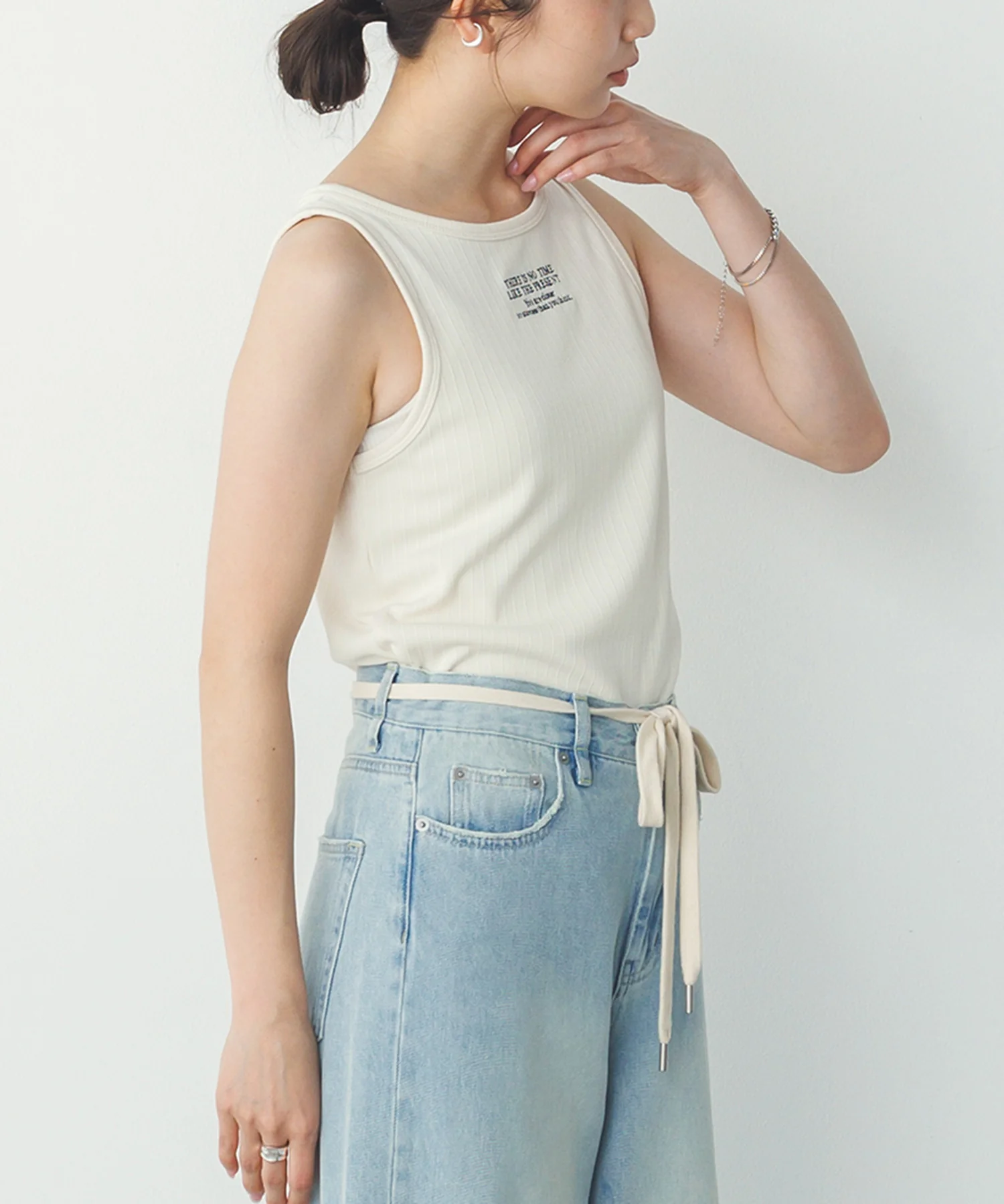 ロゴ刺繍 リブタンクトップ