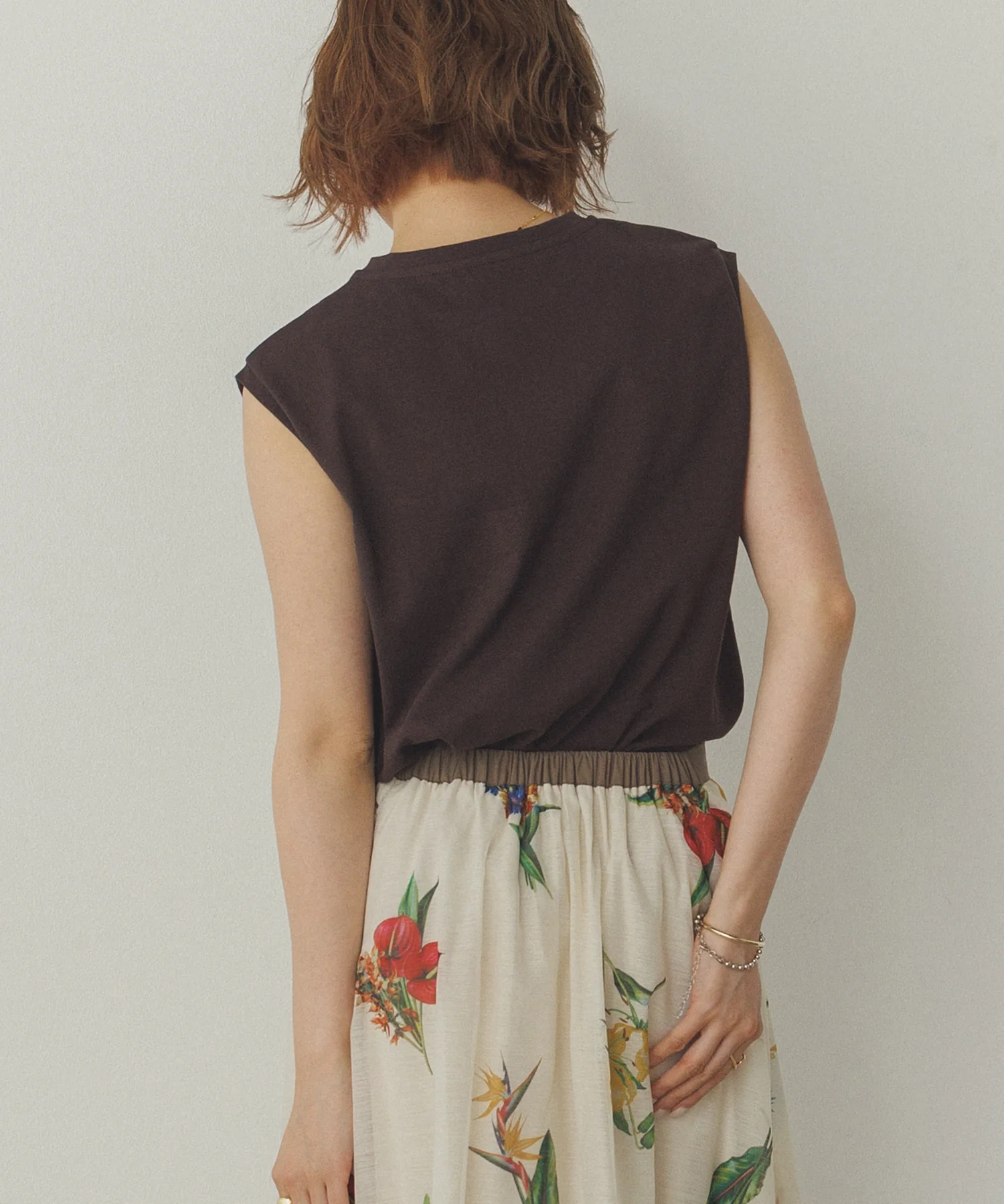 【新色追加】ベーシックノースリーブトップス