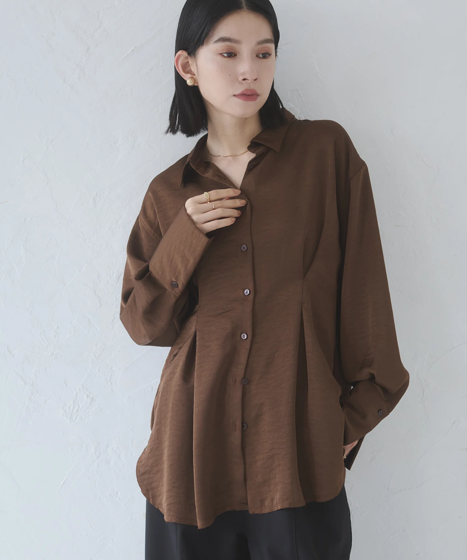 マットサテン タックシャツ