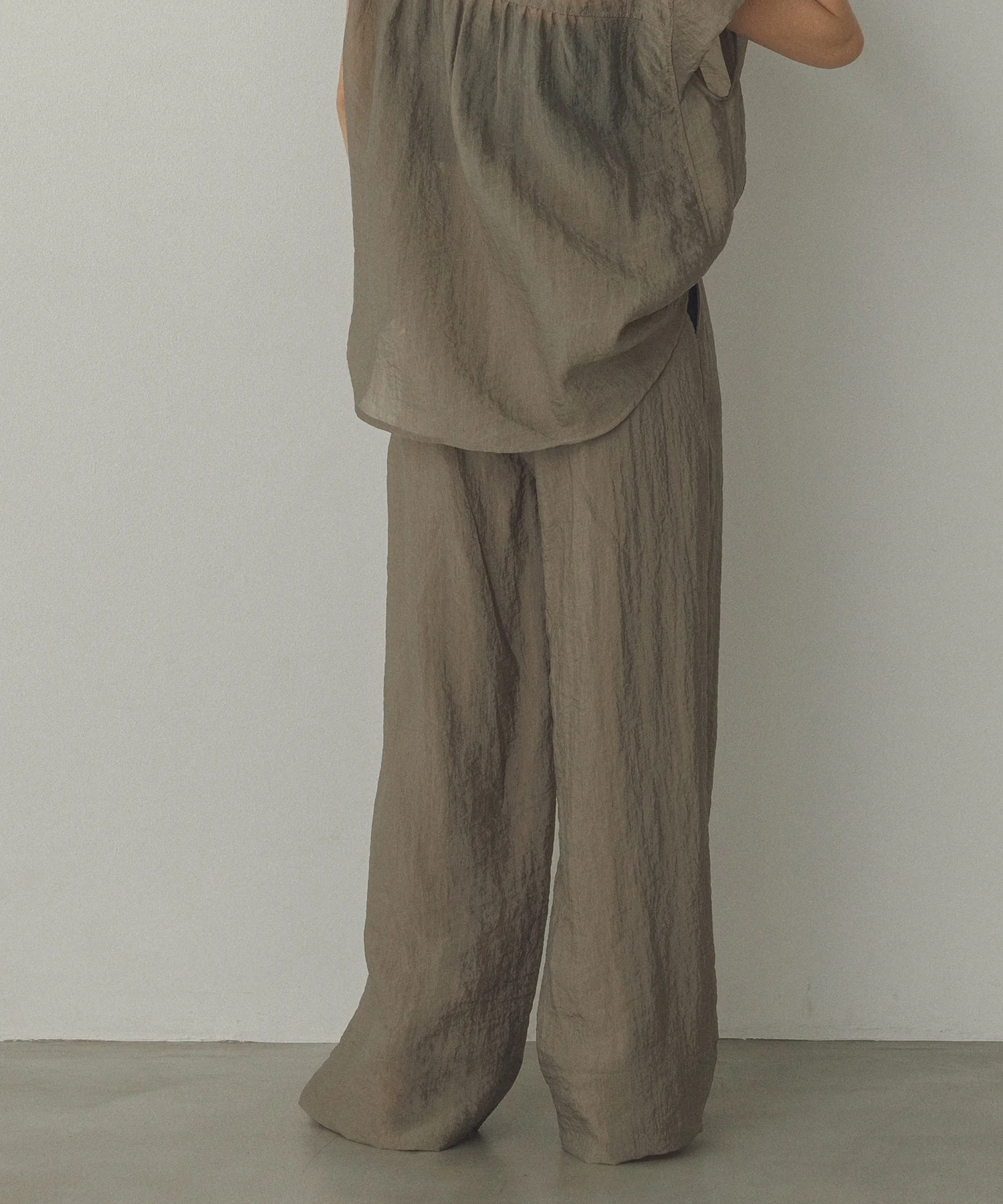 ツヤシアー ストレートパンツ