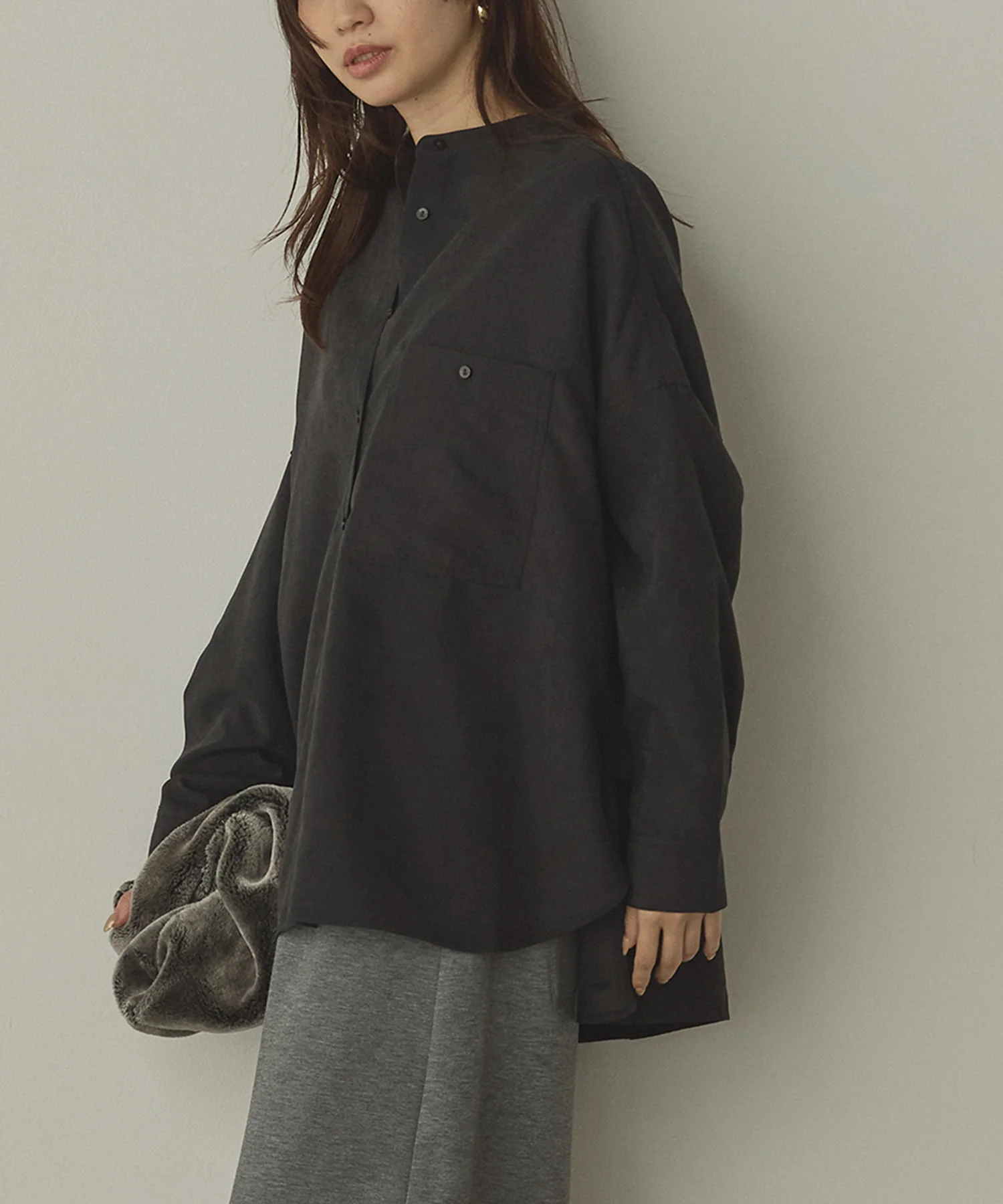 【WEB限定/別注】スウェードライク バンドカラーオーバーサイズシャツ