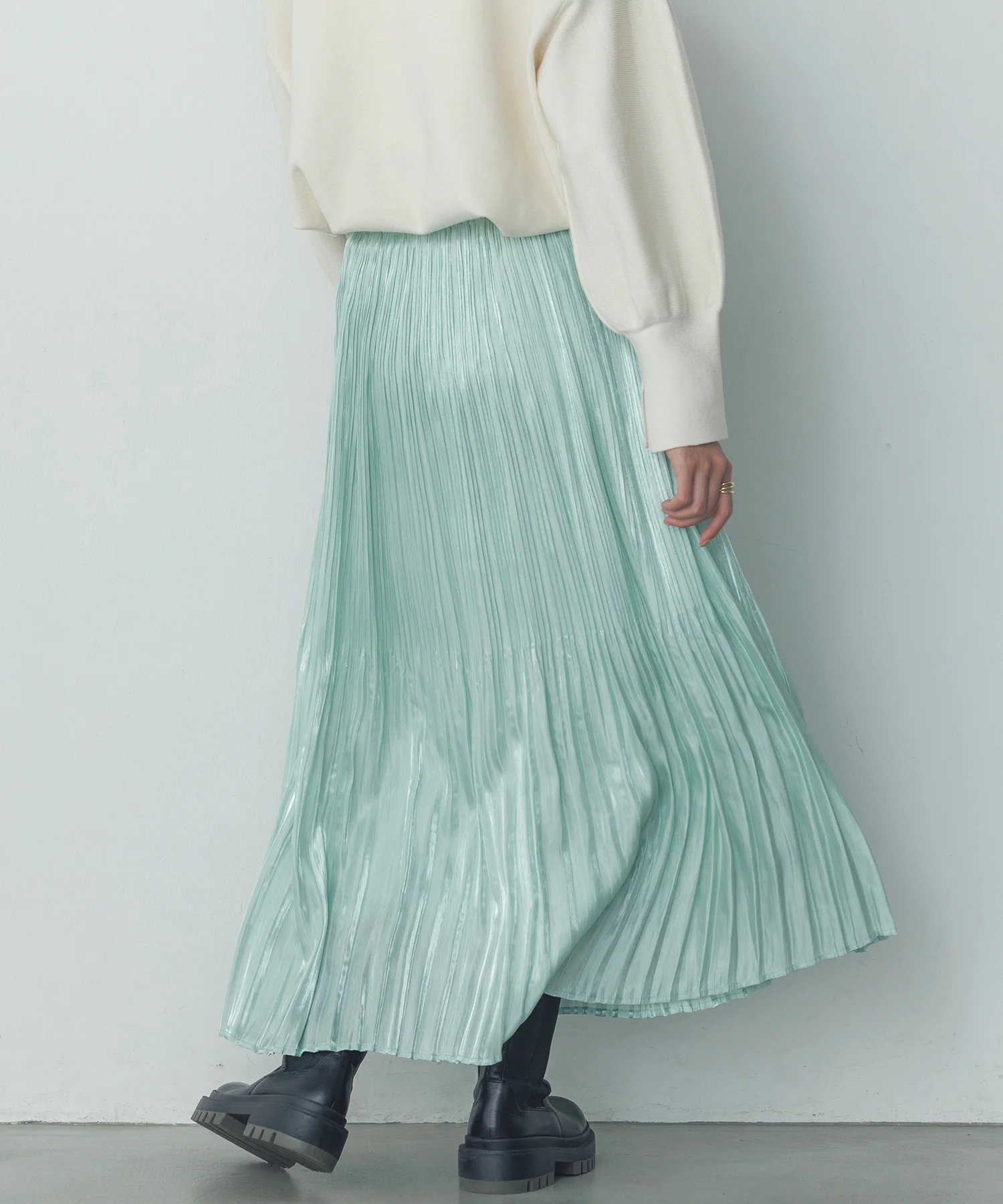 サテンランダムプリーツスカート