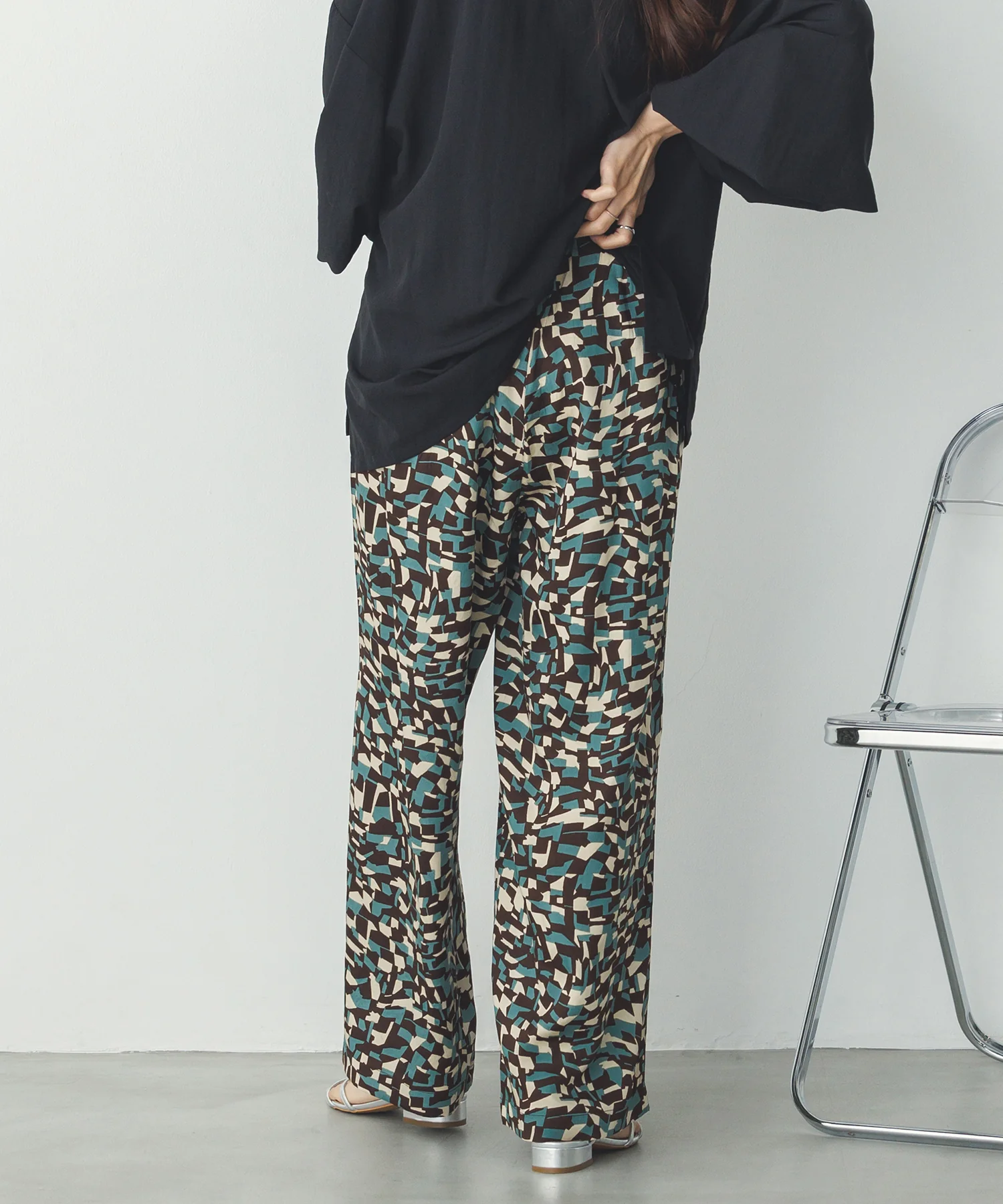 ジオメトリックプリント イージーパンツ