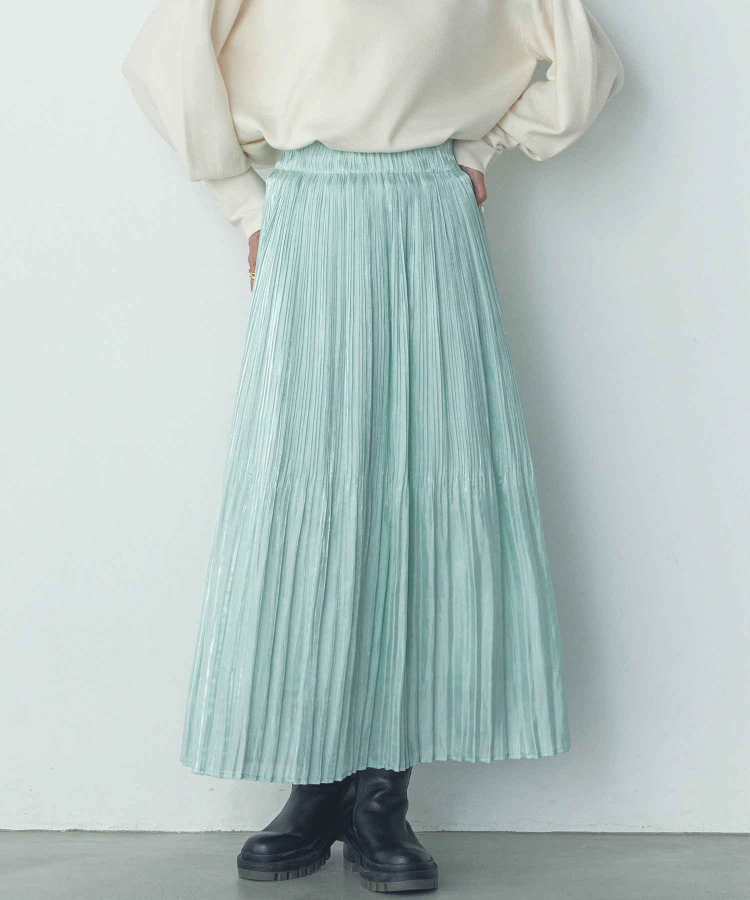 サテンランダムプリーツスカート