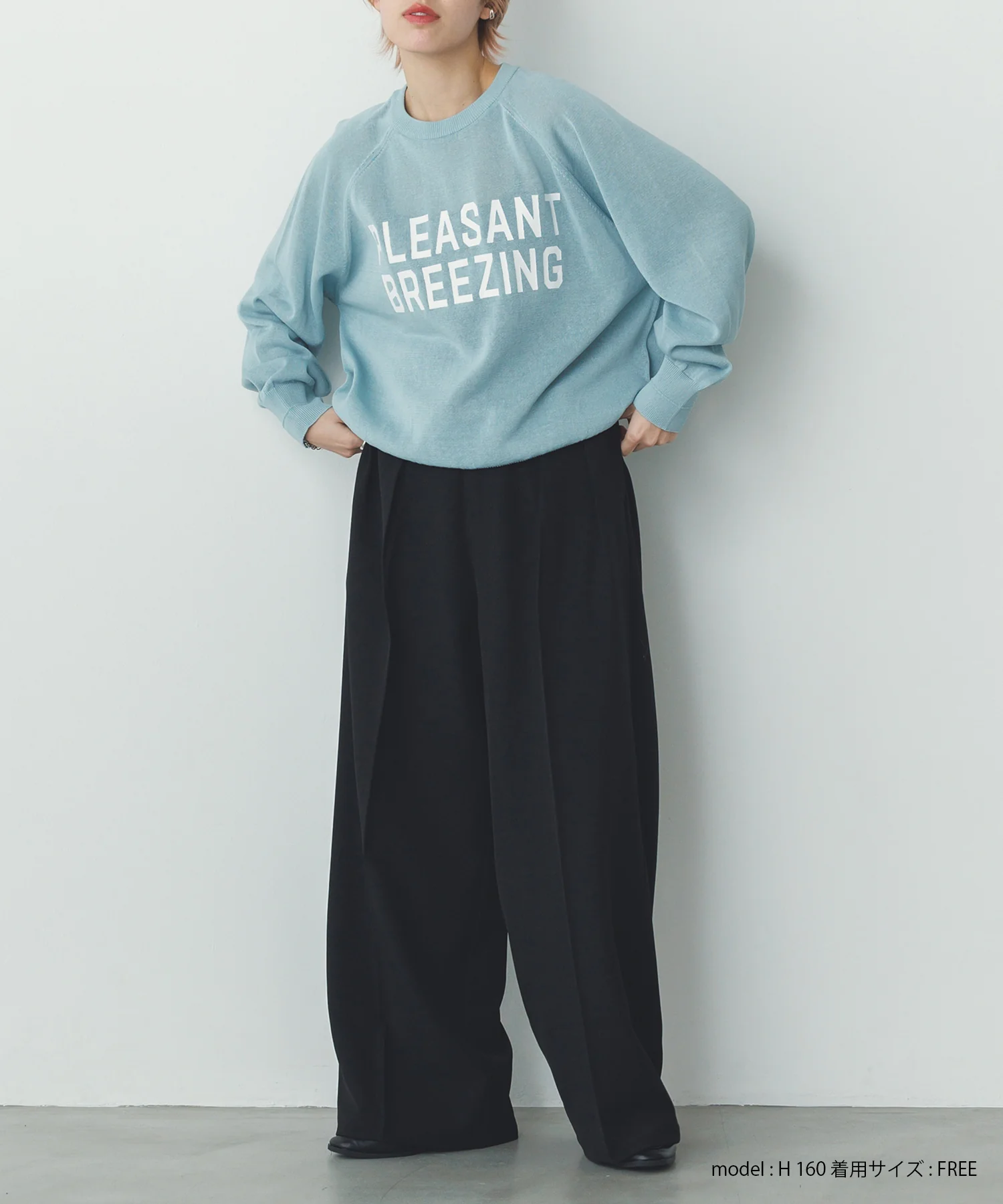 ペーパーライクシアー ロゴプリントニット