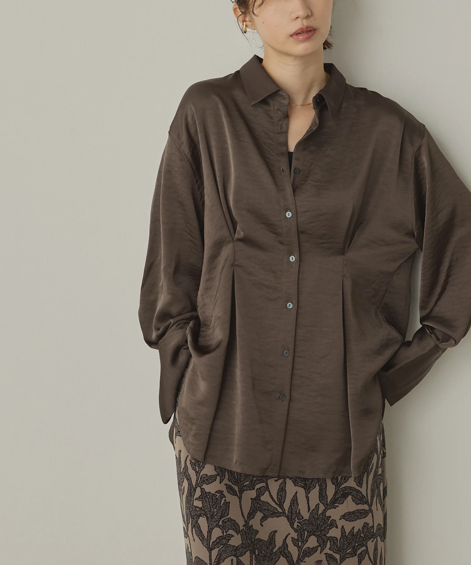 マットサテン タックシャツ