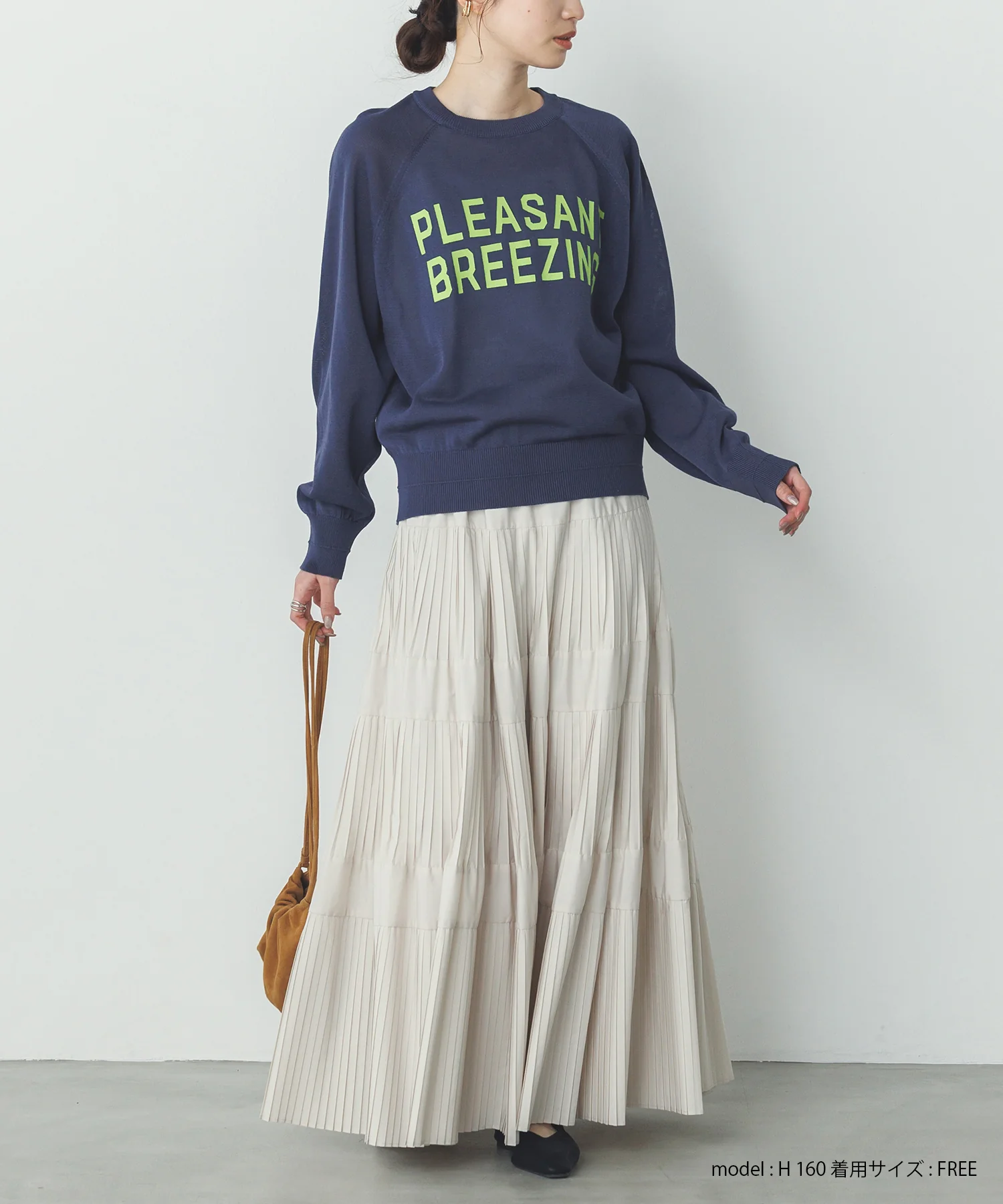 ペーパーライクシアー ロゴプリントニット