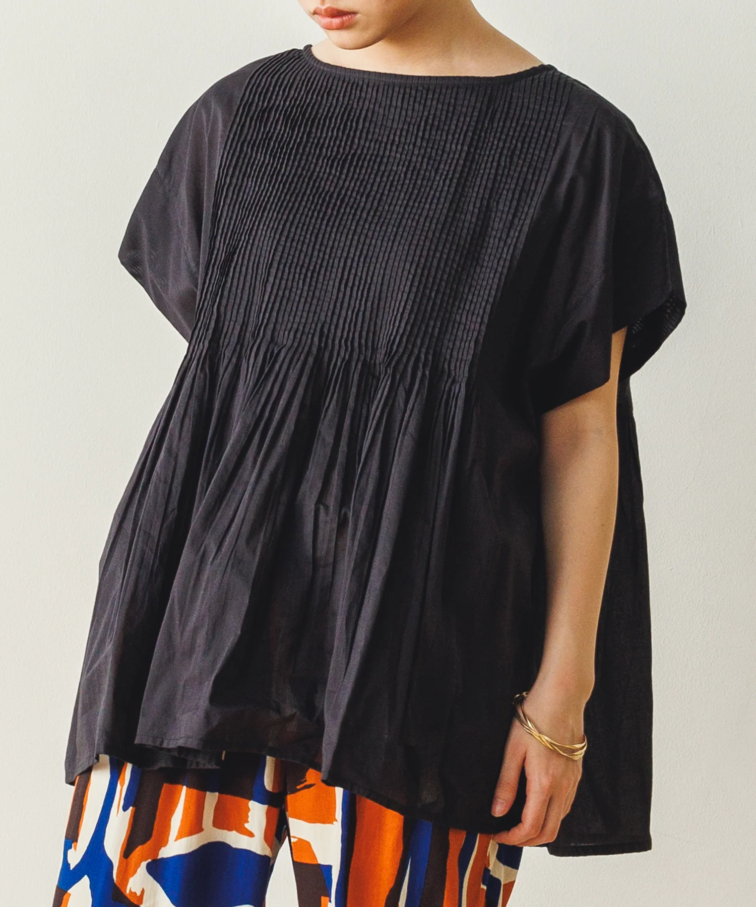 ピンタックブラウス