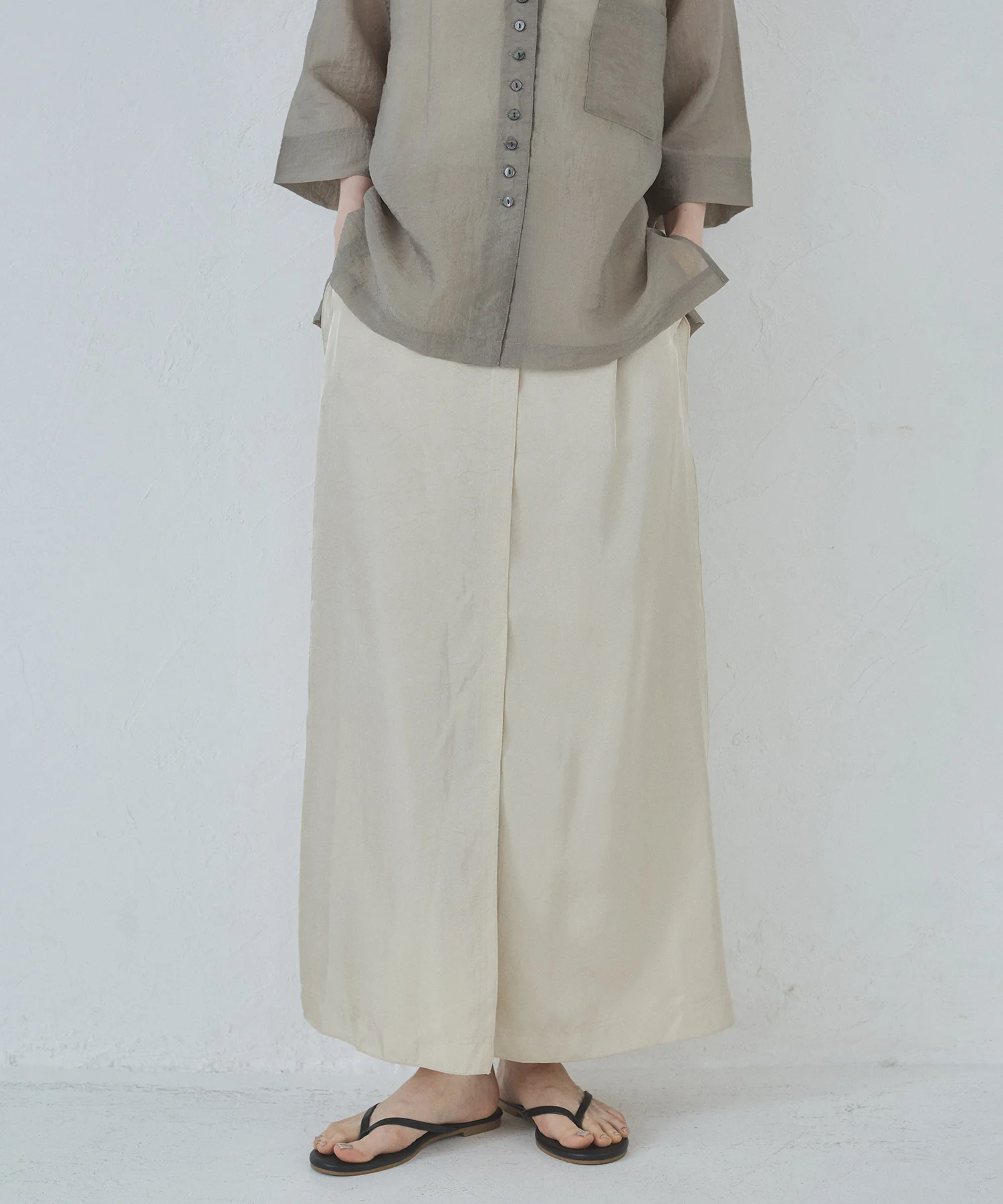 サテン セミフレアスカート